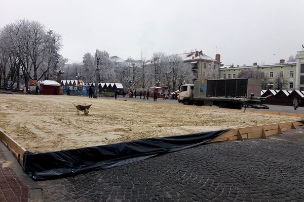 Цьогоріч ковзанка у центрі Тернополя матиме спеціальну заморозку (ФОТО)