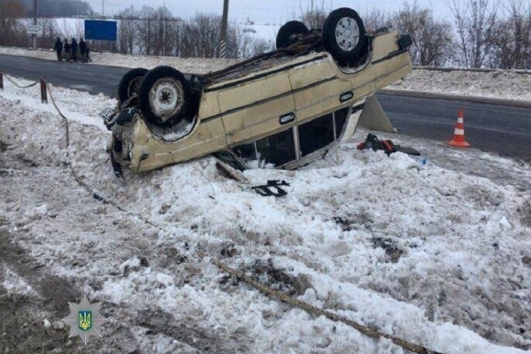 На Тернопільщині водій зробив сальто на автомобілі