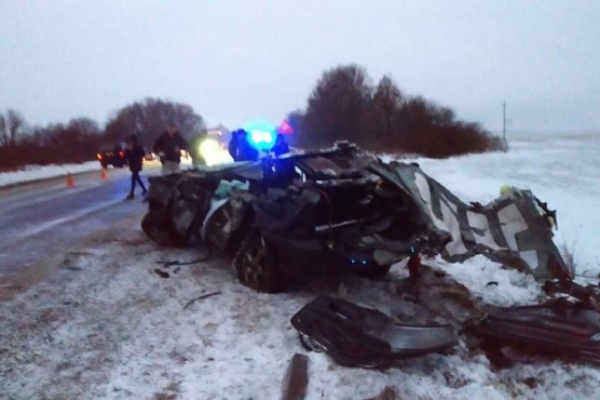 Смертельна аварія на дорозі Дружба-Бучач:  двоє людей загинуло, інших забрала швидка (Фото)