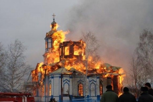Священик московського патріархату спалив церкву через Томос