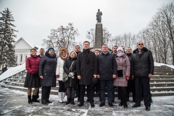 Валентин Наливайченко розпочав президентську кампанію на Тарасовій горі в Каневі