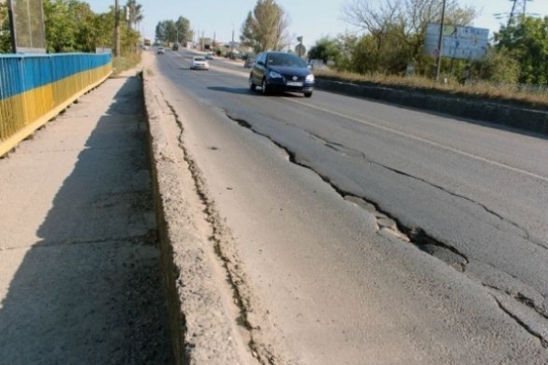 Усі експертні служби виступили за термінове перекриття руху транспорту через Гаївський міст у Тернополі