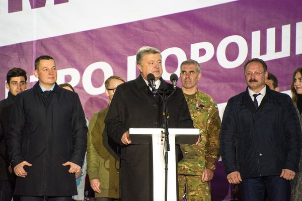 Тепла зустріч Президента з тернополянами на Театральній площі (Фото)