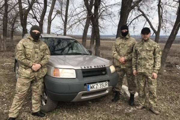 Тернопільсько-Зборівська єпархія УГКЦ передала бійцям ЗСУ позашляховик