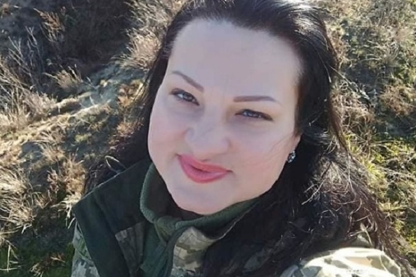 У мережі збирають кошти для сімʼї волонтерки Яни Червоної, яка загинула на Донбасі. У неї залишилося двоє дітей
