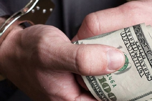 3500 доларів хабара за надання в оренду землі