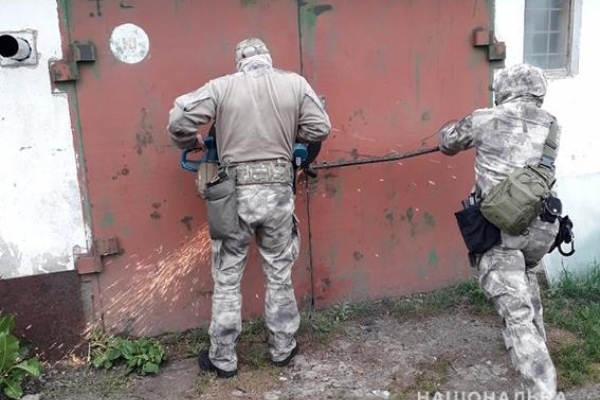 На Тернопільщині викрили групу осіб, яка займалась «перебивкою» європейських авто