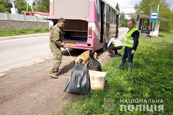 Поліцейські отримали іноформацію про замінуваня рейсового автобуса