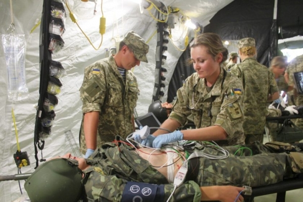 Міноборони скорочує понад 1000 військових лікарів і медсестер