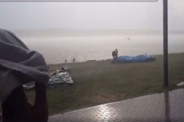 Шторм на тернопільському озері зносив речі тернополян (Відео)