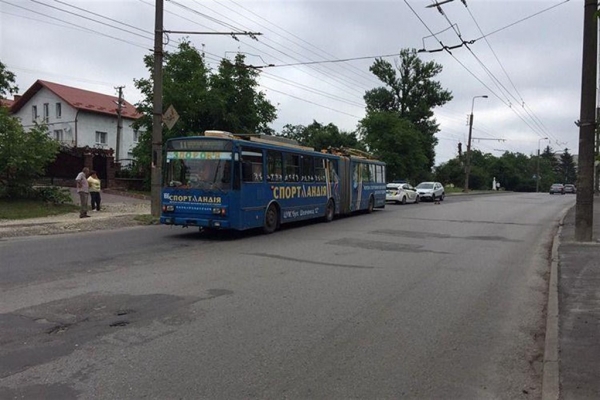 У Тернополі під колесами тролейбуса загинула пенсіонерка