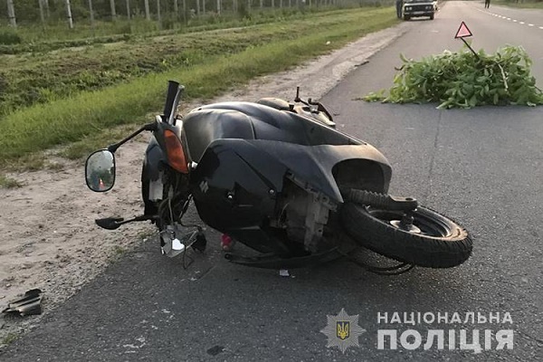 За добу на Тернопільщині в аварії потрапили три скутеристи