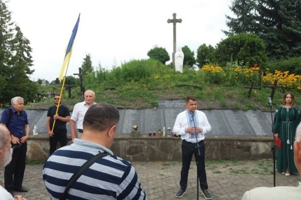 «Це було нечуване явище – людей засуджували за те, що вони – укpаїнці», – Віктоp Овчаpук