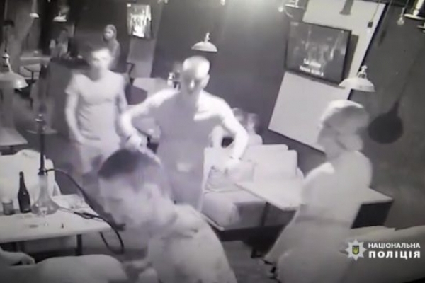 У нічному клубі Тернополя під ранок жорстоко побили хлопця (Відео)