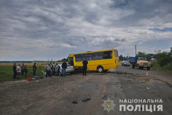 Біля Козови не розминулися рейсовий автобус з іномаркою