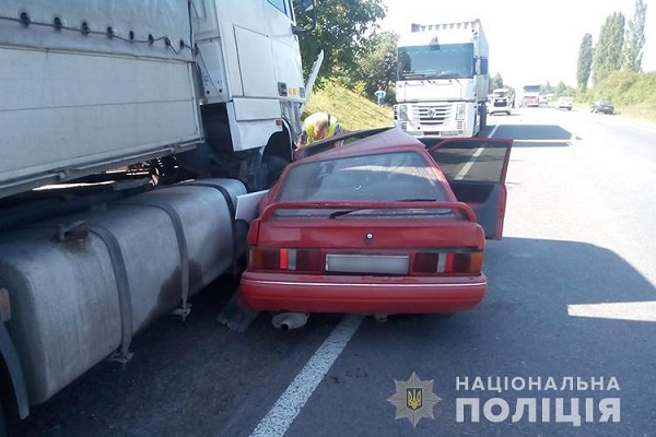 У Збаразькому районі не розминулись іномарка і вантажівка