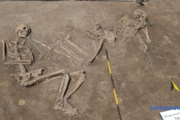Археологи знайшли на Тернопільщині артефакти бронзової доби й давньоруські поховання