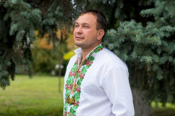П’яна односельчанка вночі відгамселила відомого священника з Тернопільщини
