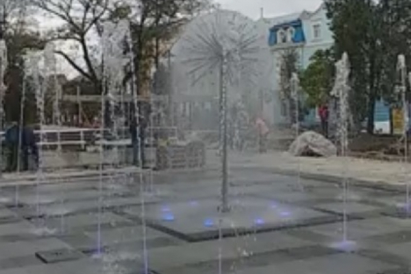 У Тернополі показали оновлений фонтан «Кульбаба» (Відео)