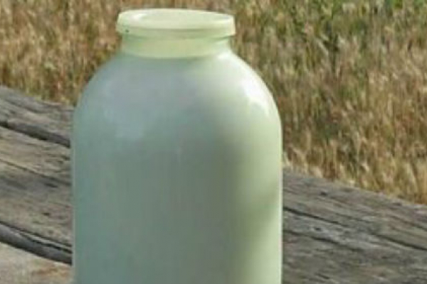Працівника ферми зловили на крадіжці молока