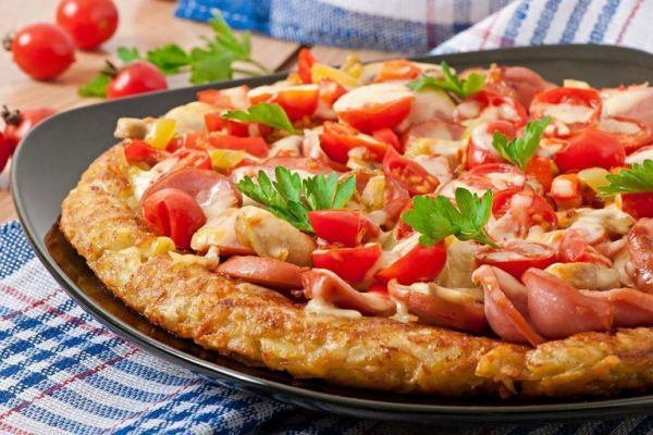 Картопляна піца на сковороді — швидка і ситна страва