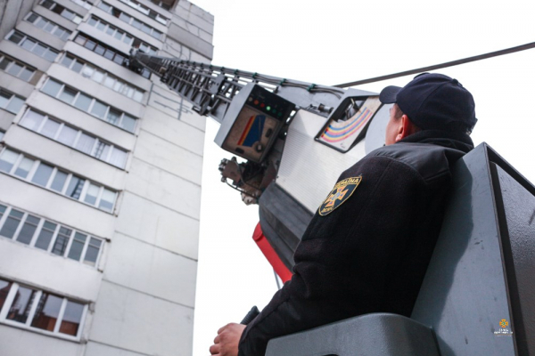 «Рятувальники вкотре вдосконалювали уміння»: у Тернополі відбулися навчання пожежників