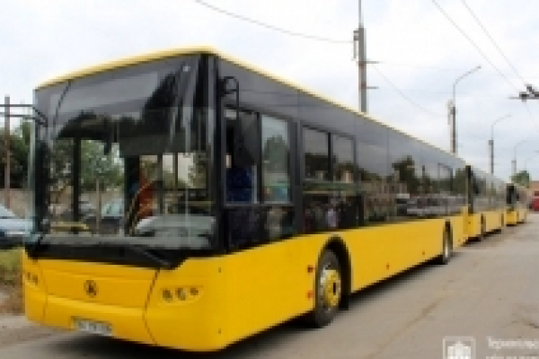 У Тернополі більшість автобусів заїжджатимуть на кладовище