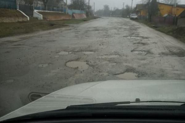 Жителі Бучацького району скаржаться на жахливий стан місцевих доріг