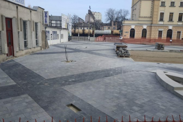 У Тернополі триває реконструкція Привокзальної площі