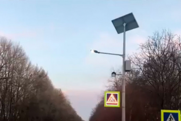 На Тернопільщині освітлюють дороги ліхтарями з сонячними батареями