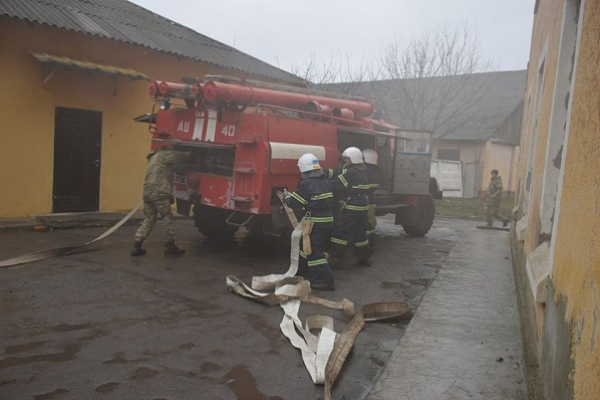 Тернопільські військові та рятувальники провели спільні пожежно-тактичні навчання