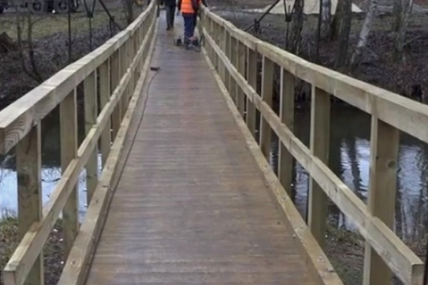 Тернопіль: завершили капітальний ремонт підвісного моста у «Топільче»