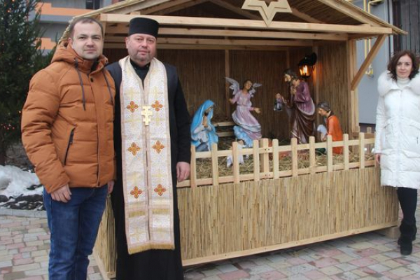 На території Варшавського мікрорайону освятили Різдвяну шопку