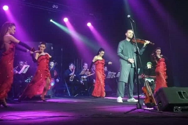 Гра на біс і порваний смичок: драйвовий концерт Олександра Божика – у Тернополі (Відео)