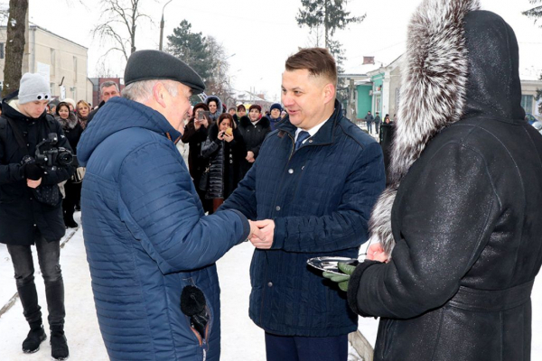 Лікарі амбулаторій загальної практики – сімейної медицини Тернопільщини отримують сучасні автомобілі високої прохідності