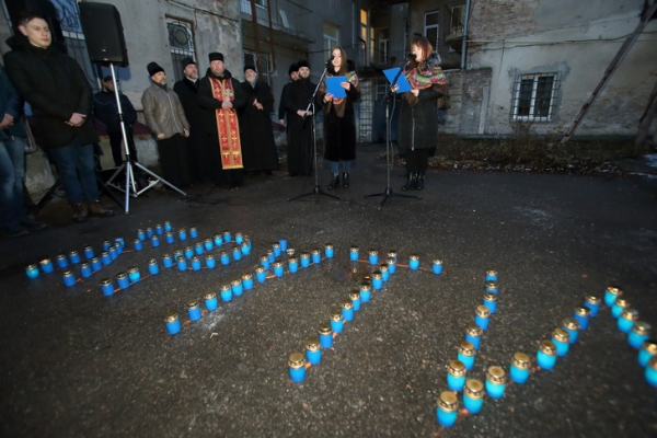 «Пам'ятай про Крути»: у Тернополі вшанували пам'ять загиблих юнаків