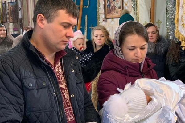 Митрополит Василій Семенюк охрестив 5-ту дитину подружжя Мандзій із села Ішків Козівського району
