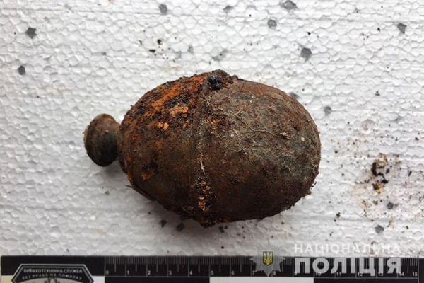 На Тернопільщині чоловік знайшов у своїй оселі гранату