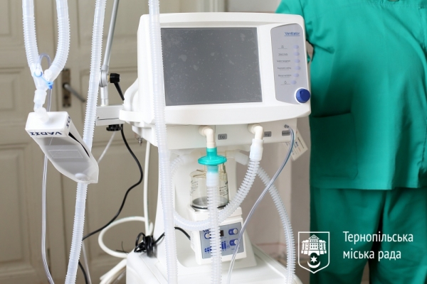  Тернопільській лікарні передали ще сім апаратів штучної вентиляції легень