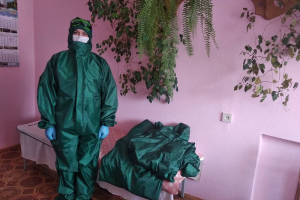 Центру первинної медико-санітарної допомоги Шумщини благодійники купили захисні костюми і дезінфектанти