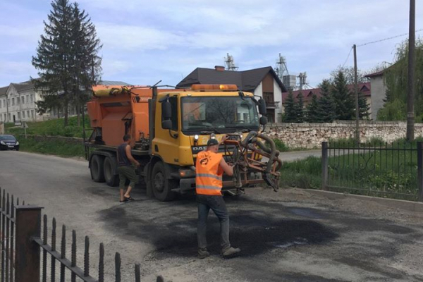 У Теребовлі оновлюють дороги і готуються до ремонту прибудинкових територій