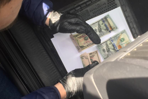 СБУ викрила керівника підрозділу поліції Тернопільщини на вимаганні грошей із водія-правопорушника