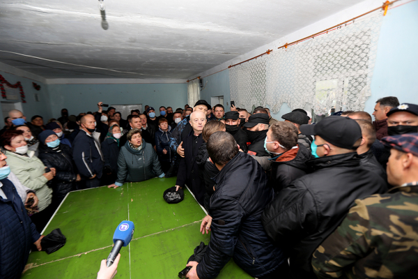 На Тернопільщині у селі Дворіччя ексрегіонал Троян з групою спортсменів намагалися відібрати ставок у ветеранів АТО