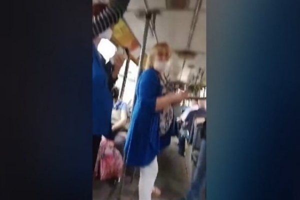 У Тернополі чоловік відмовився вдягати маску в громадському транспорті (відео)