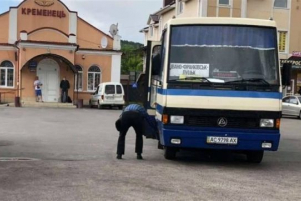 Кременецькі перевізники і транзитні маршрути: чому одні чекають, а інші працюють (Відео)