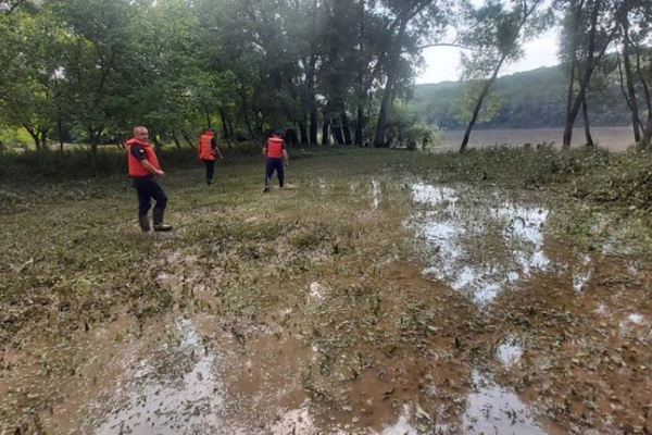 На Тернопільщині третій день шукають чоловіка, який потонув у Дністрі за жахливих обставин