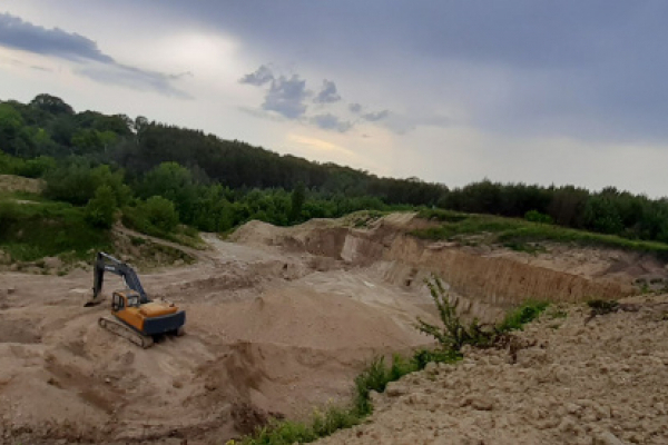На Тернопільщині в кар’єрі розкопали археологічну знахідку і закопали її назад?