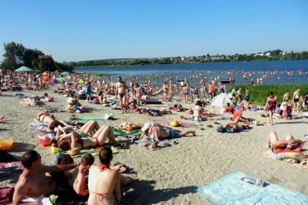 Тернополяни хочуть, щоб на дальній пляж ходили маршрутки