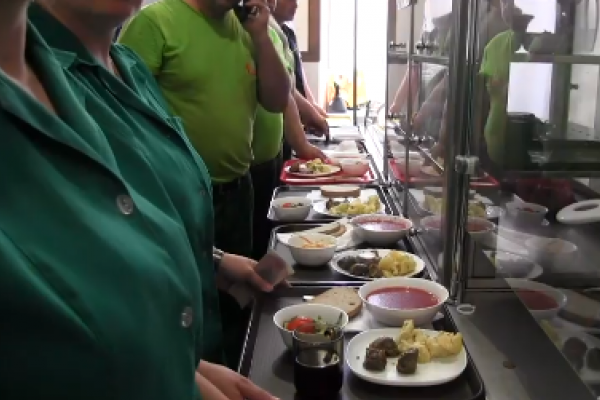 В заводській їдальні на Тернопільщині можна пообідати за 20 гривень