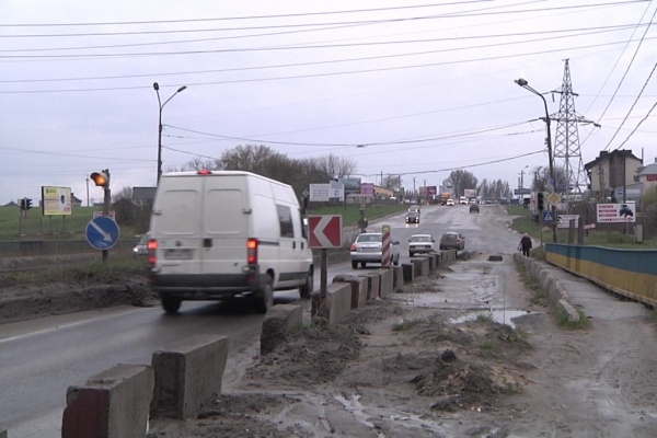 Не дивлячись на гучні заяви «Слуг народу», гроші з Києва на будівництво Гаївського мосту так і не надійшли  